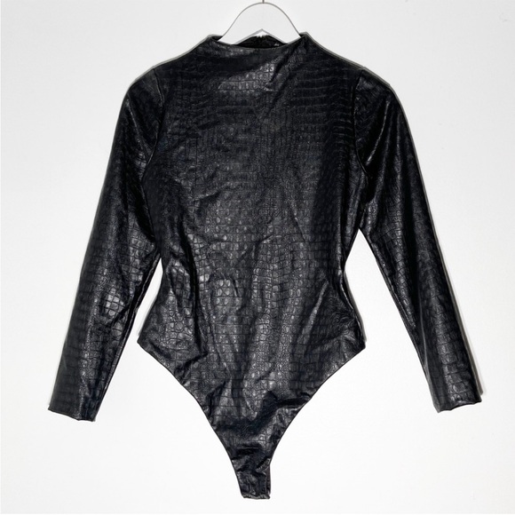 NWOT NAKED WARDROBE Croc Embossed Faux Leather Bodysuit in Black Size M - Picture 9 of 15